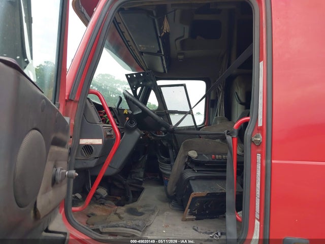 45020149 :رقم المزاد ، 4V4NC9JH21N306051 vin ، 2001 Volvo Vn Vnl مزاد بيع