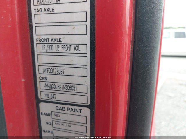 45020149 :رقم المزاد ، 4V4NC9JH21N306051 vin ، 2001 Volvo Vn Vnl مزاد بيع