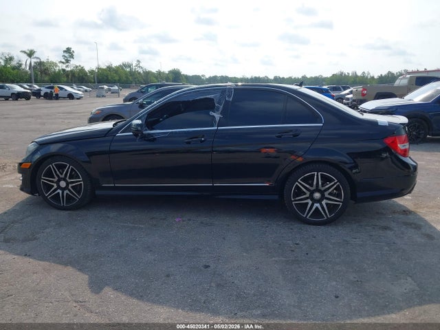 Aukcja sprzedaży 2013 Mercedes-benz C 300 Sport 4matic, vin: WDDGF8AB2DA821117, numer aukcji: 45020341
