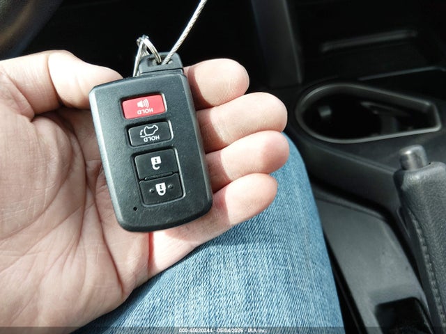 Продажа на аукционе авто 2018 Toyota Rav4 Xle, vin: JTMRFREV9JJ196370, номер лота: 45020344