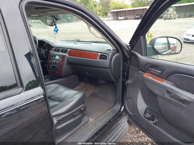 1GNSCJE04ER132171 Chevrolet Suburban 1500 Lt