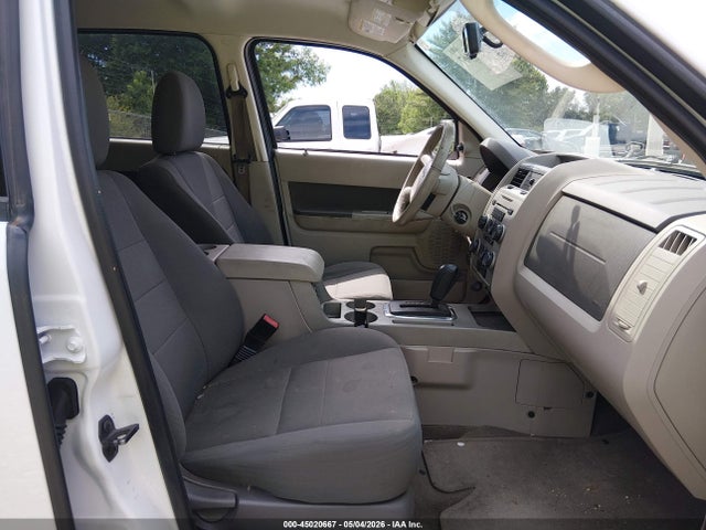 45020667 :رقم المزاد ، 1FMCU0DG7AKA08333 vin ، 2010 Ford Escape Xlt مزاد بيع
