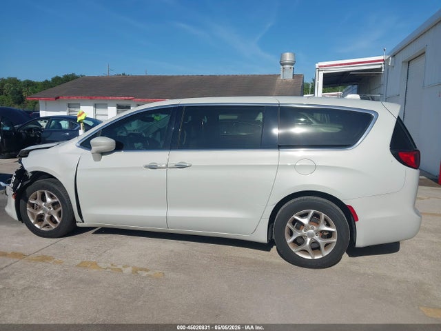 Продажа на аукционе авто 2020 Chrysler Pacifica Touring, vin: 2C4RC1FGXLR261932, номер лота: 45020831