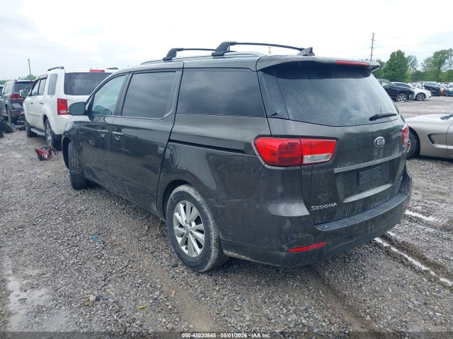 45020845 :رقم المزاد ، KNDMB5C18F6055671 vin ، 2015 Kia Sedona Lx مزاد بيع