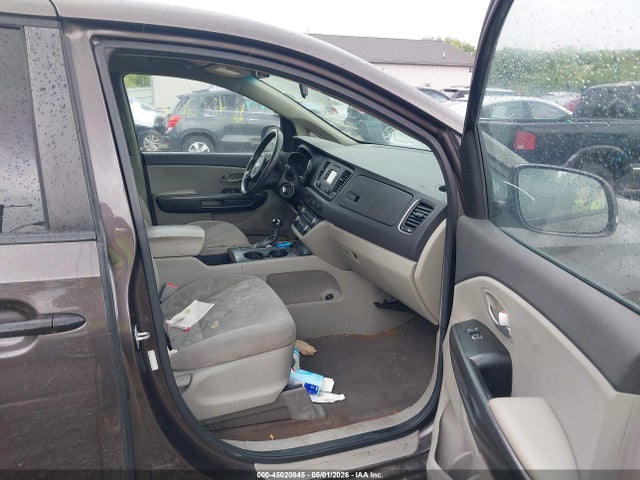 45020845 :رقم المزاد ، KNDMB5C18F6055671 vin ، 2015 Kia Sedona Lx مزاد بيع