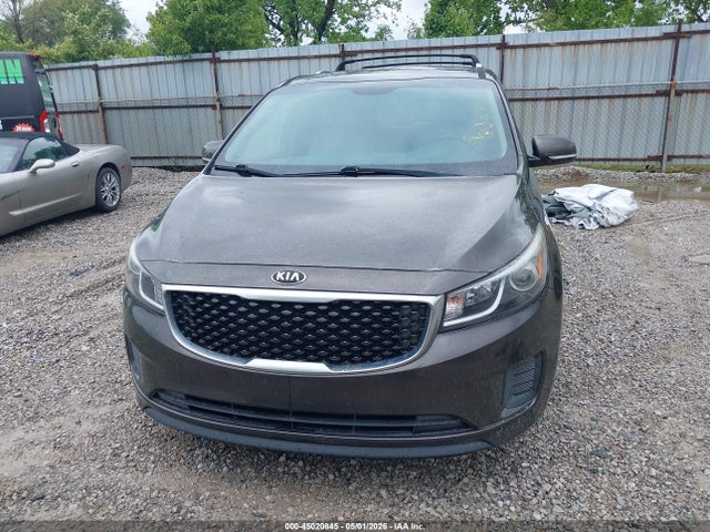 45020845 :رقم المزاد ، KNDMB5C18F6055671 vin ، 2015 Kia Sedona Lx مزاد بيع