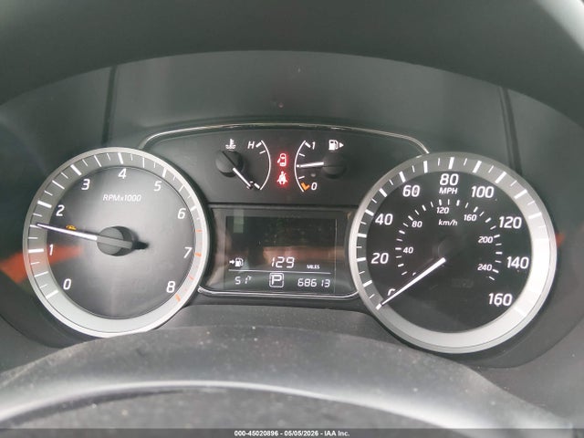 2015 Nissan Sentra Sr მანქანა იყიდება აუქციონზე, vin: 3N1AB7APXFY228527, აუქციონის ნომერი: 45020896