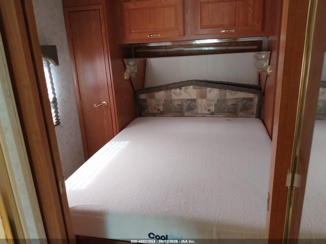 2002 Freightliner Chassis X Line Motor Home მანქანა იყიდება აუქციონზე, vin: 4UZAAJBV62CK33040, აუქციონის ნომერი: 45021059