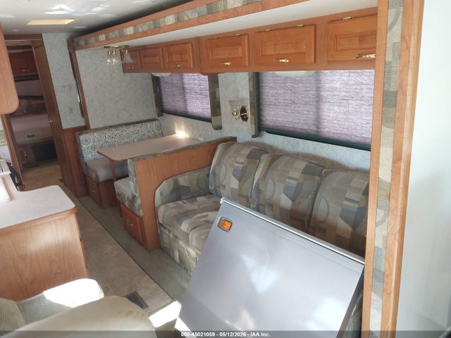 2002 Freightliner Chassis X Line Motor Home მანქანა იყიდება აუქციონზე, vin: 4UZAAJBV62CK33040, აუქციონის ნომერი: 45021059