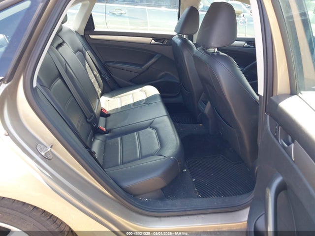 45021339 :رقم المزاد ، 1VWAT7A34FC101379 vin ، 2015 Volkswagen Passat 1.8t Wolfsburg Edition مزاد بيع