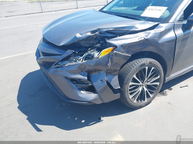 Продаж на аукціоні авто 2018 Toyota Camry Se, vin: 4T1B11HK2JU663710, номер лоту: 45021402