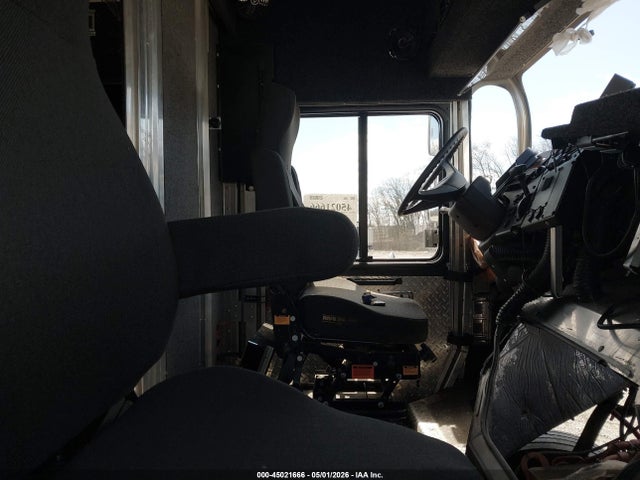 Продаж на аукціоні авто 2020 Freightliner Mt55, vin: 4UZAARFD4LCMD5288, номер лоту: 45021666