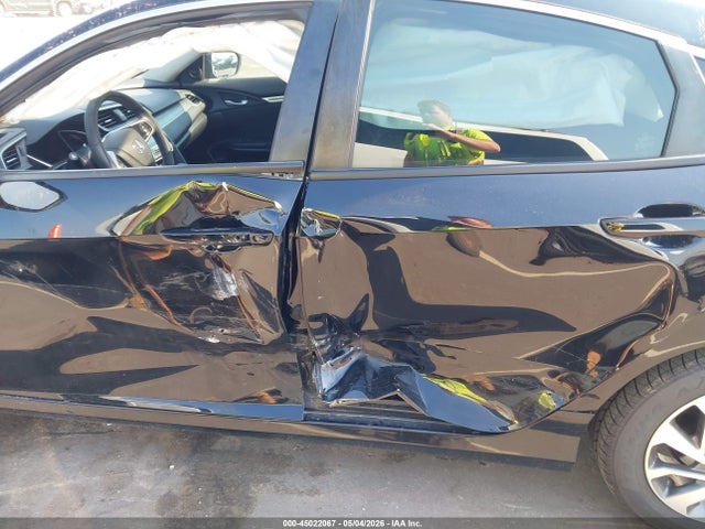 45022067 :رقم المزاد ، 2HGFC2F70JH528072 vin ، 2018 Honda Civic Ex مزاد بيع