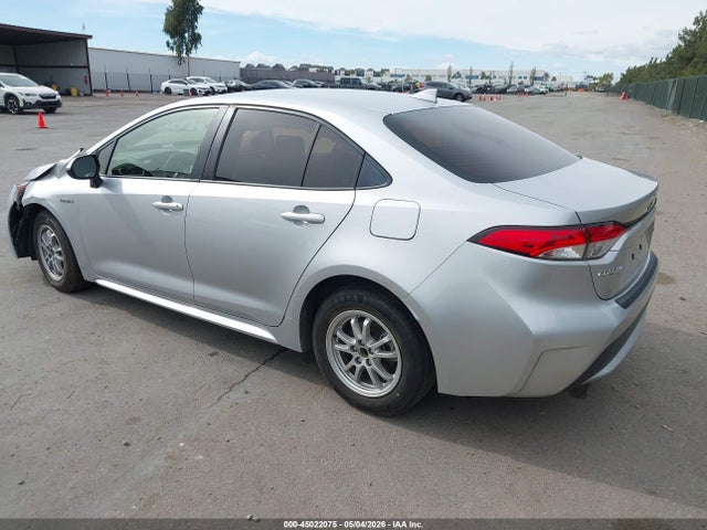 Toyota Corolla Hybrid Le 2021 JTDEAMDE7MJ015675 Image 3
