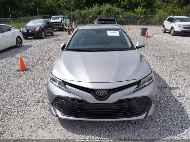 45022105 :رقم المزاد ، 4T1B11HK2KU760391 vin ، 2019 Toyota Camry Le مزاد بيع