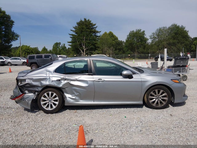 45022105 :رقم المزاد ، 4T1B11HK2KU760391 vin ، 2019 Toyota Camry Le مزاد بيع
