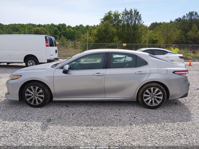 45022105 :رقم المزاد ، 4T1B11HK2KU760391 vin ، 2019 Toyota Camry Le مزاد بيع