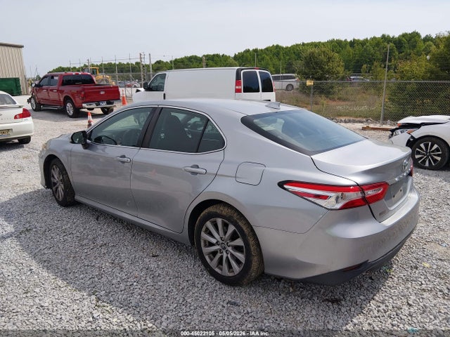 45022105 :رقم المزاد ، 4T1B11HK2KU760391 vin ، 2019 Toyota Camry Le مزاد بيع