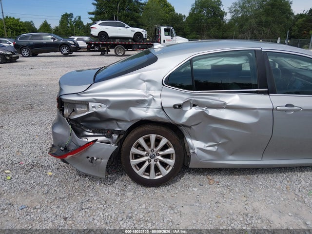 45022105 :رقم المزاد ، 4T1B11HK2KU760391 vin ، 2019 Toyota Camry Le مزاد بيع