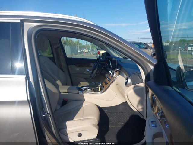45022162 :رقم المزاد ، WDC0G4KB2KV194337 vin ، 2019 Mercedes-benz Glc 300 4matic مزاد بيع