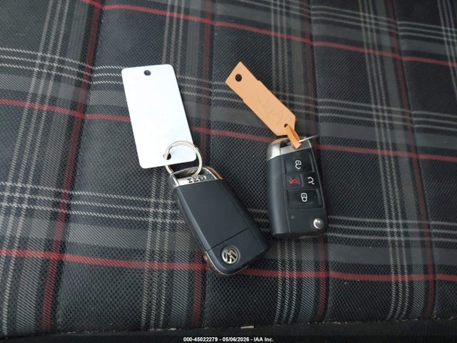 3VW5T7AU3HM009014 Volkswagen Golf Gti S 4-door