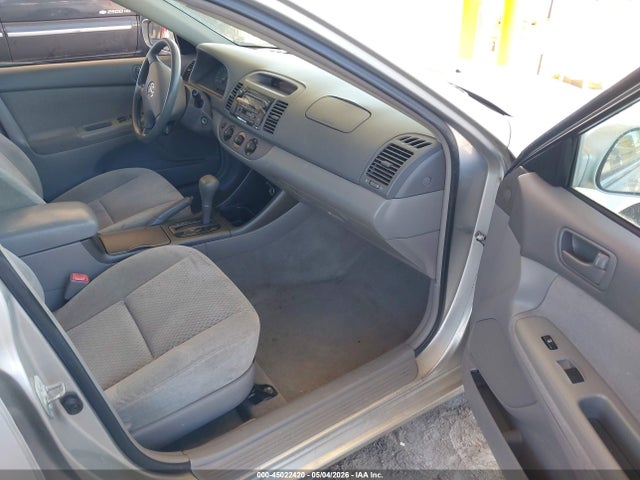 45022420 :رقم المزاد ، 4T1BE32K74U819107 vin ، 2004 Toyota Camry Le مزاد بيع