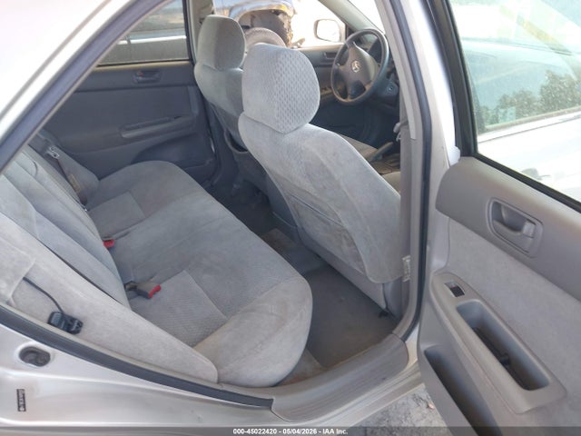 45022420 :رقم المزاد ، 4T1BE32K74U819107 vin ، 2004 Toyota Camry Le مزاد بيع