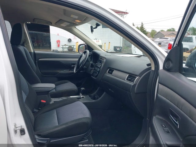 45022570 :رقم المزاد ، JA4AD2A36FZ012102 vin ، 2015 Mitsubishi Outlander Es مزاد بيع