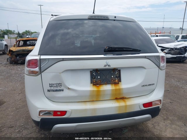 45022570 :رقم المزاد ، JA4AD2A36FZ012102 vin ، 2015 Mitsubishi Outlander Es مزاد بيع
