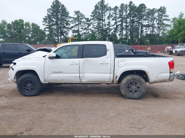 45022575 :رقم المزاد ، 5TFCZ5AN2HX058740 vin ، 2017 Toyota Tacoma Sr5 V6 مزاد بيع