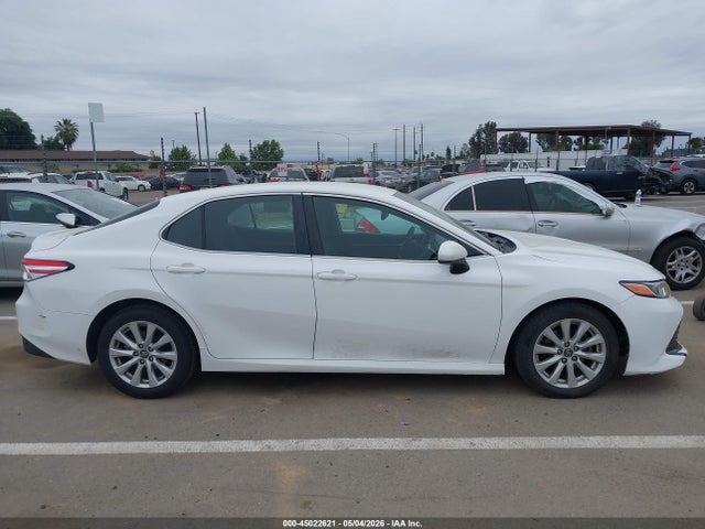 Aukcja sprzedaży 2018 Toyota Camry Le, vin: 4T1B11HKXJU581661, numer aukcji: 45022621