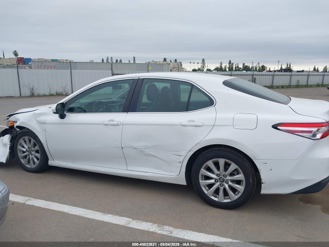 Aukcja sprzedaży 2018 Toyota Camry Le, vin: 4T1B11HKXJU581661, numer aukcji: 45022621