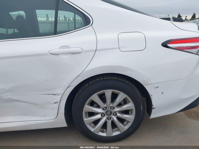 Aukcja sprzedaży 2018 Toyota Camry Le, vin: 4T1B11HKXJU581661, numer aukcji: 45022621