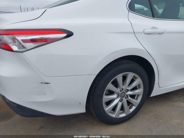 Aukcja sprzedaży 2018 Toyota Camry Le, vin: 4T1B11HKXJU581661, numer aukcji: 45022621