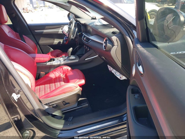 45022629 :رقم المزاد ، ZASPAKBN1N7D28615 vin ، 2022 Alfa Romeo Stelvio Veloce Ti Awd مزاد بيع