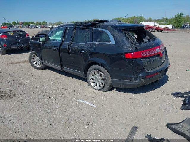 2LMHJ5NK6GBL00898 Lincoln Mkt Livery