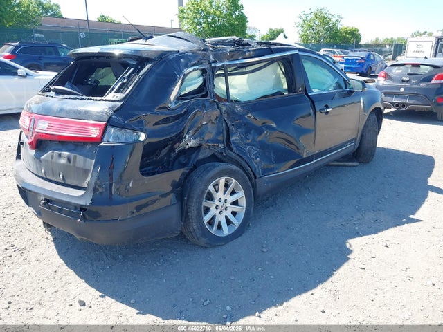 2LMHJ5NK6GBL00898 Lincoln Mkt Livery