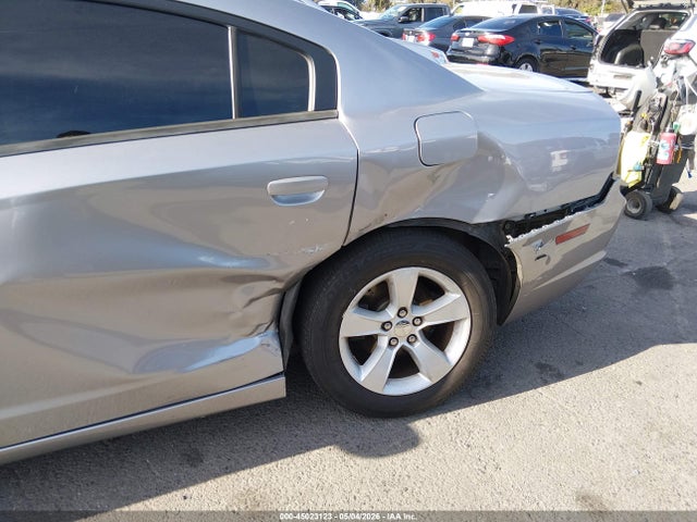 45023123 :رقم المزاد ، 2C3CDXBG6EH155213 vin ، 2014 Dodge Charger Se مزاد بيع