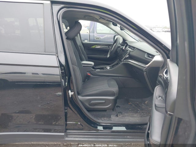 45023170 :رقم المزاد ، 1C4RJGAG9PC525365 vin ، 2023 Jeep Grand Cherokee Laredo 4x2 مزاد بيع