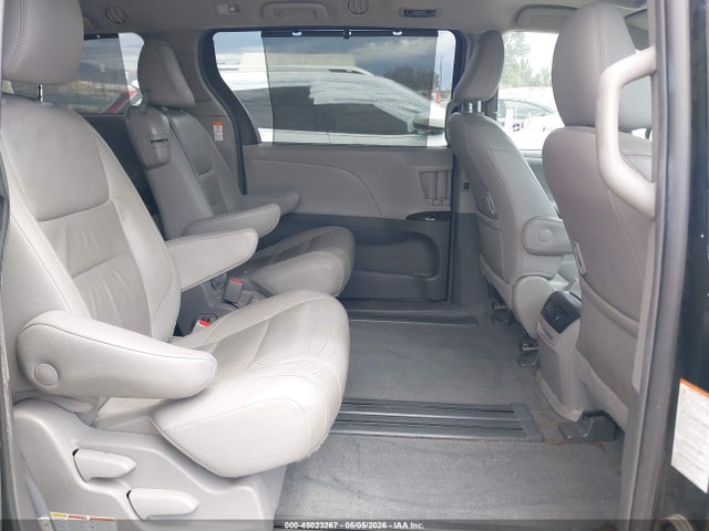45023267 :رقم المزاد ، 5TDYZ3DC2JS960305 vin ، 2018 Toyota Sienna Xle 8 Passenger مزاد بيع