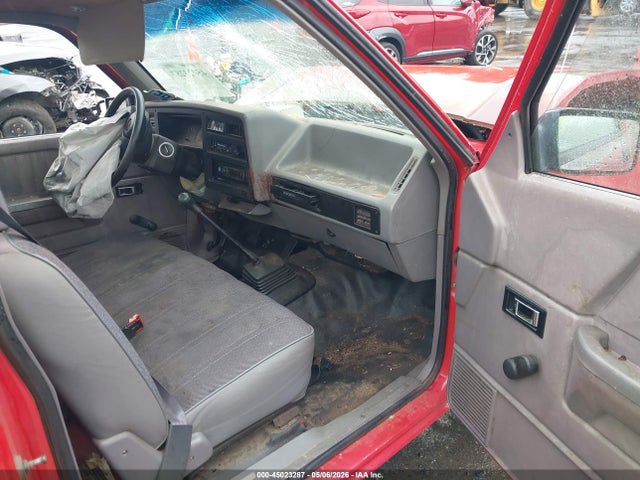 45023287 :رقم المزاد ، 1B7FL26P2TS551976 vin ، 1996 Dodge Dakota مزاد بيع