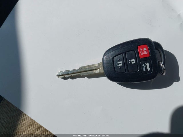 2T1BURHE8JC064750 Toyota COROLLA LE