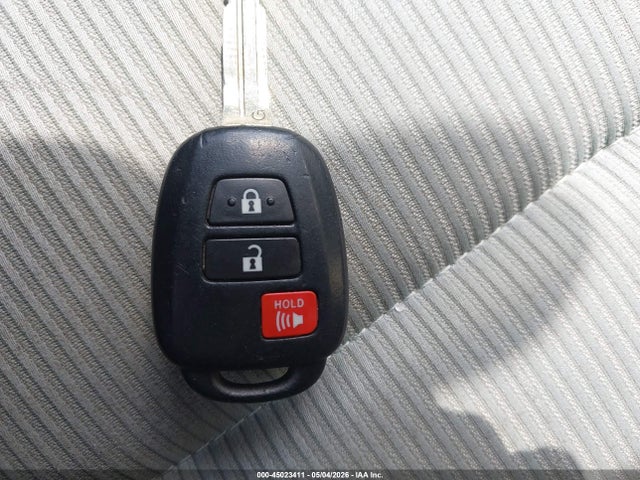 45023411 :رقم المزاد ، JTDKDTB38C1504994 vin ، 2012 Toyota Prius C Two مزاد بيع