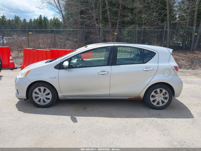 45023411 :رقم المزاد ، JTDKDTB38C1504994 vin ، 2012 Toyota Prius C Two مزاد بيع