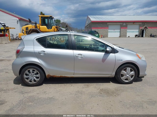 45023411 :رقم المزاد ، JTDKDTB38C1504994 vin ، 2012 Toyota Prius C Two مزاد بيع