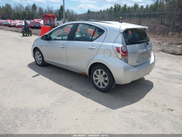 45023411 :رقم المزاد ، JTDKDTB38C1504994 vin ، 2012 Toyota Prius C Two مزاد بيع