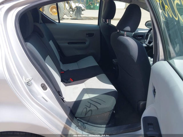 45023411 :رقم المزاد ، JTDKDTB38C1504994 vin ، 2012 Toyota Prius C Two مزاد بيع