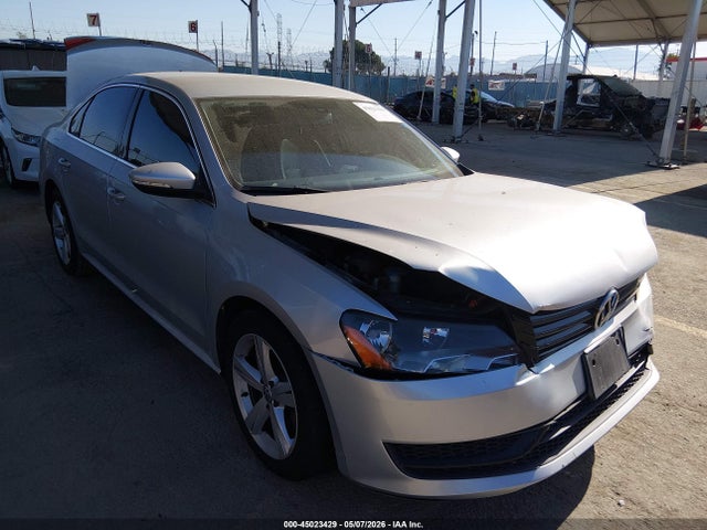 2012 Volkswagen Passat 2.5l Se მანქანა იყიდება აუქციონზე, vin: 1VWBP7A30CC042111, აუქციონის ნომერი: 45023429