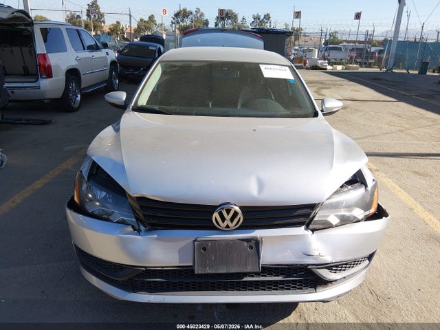 2012 Volkswagen Passat 2.5l Se მანქანა იყიდება აუქციონზე, vin: 1VWBP7A30CC042111, აუქციონის ნომერი: 45023429
