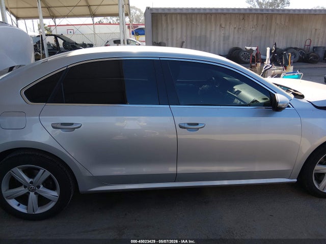 2012 Volkswagen Passat 2.5l Se მანქანა იყიდება აუქციონზე, vin: 1VWBP7A30CC042111, აუქციონის ნომერი: 45023429
